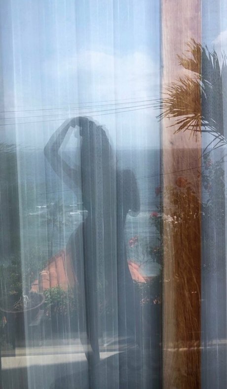 Elly Anne star sexy pictures