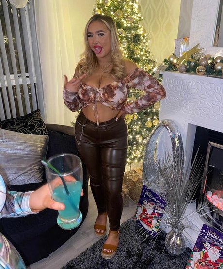 Caoimheeee pornographic model images