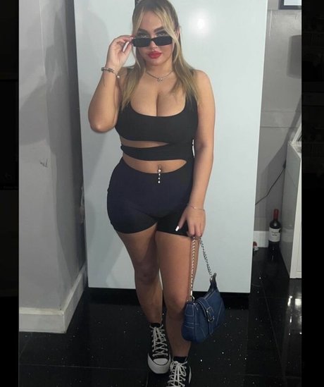 Caoimheeee model best picture