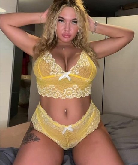 Caoimheeee model naked pic