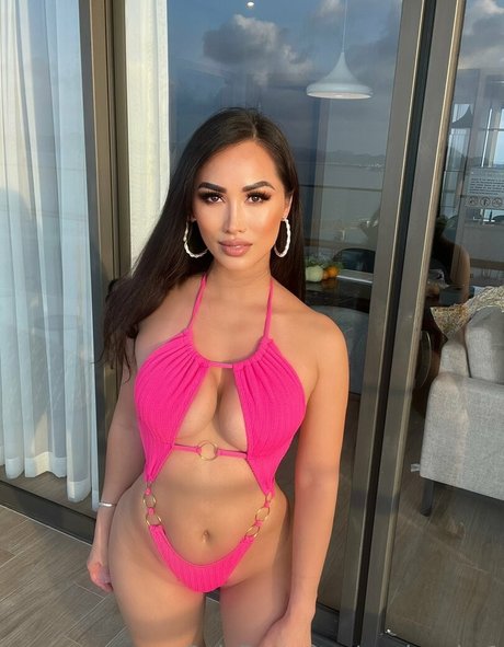 Angie VuHa art model images