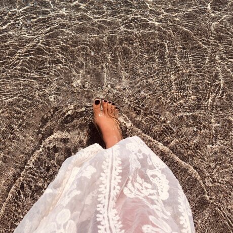 Magic Feet_ sexy actress photos