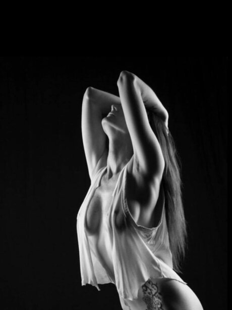 Blonde AnyaUK beautiful model gallery