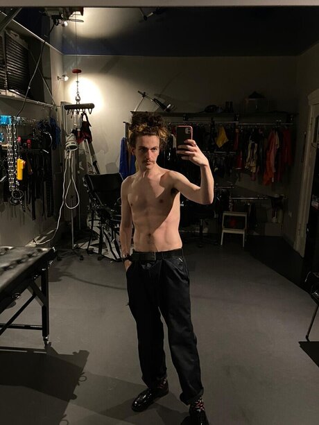 Touchsex free model picture