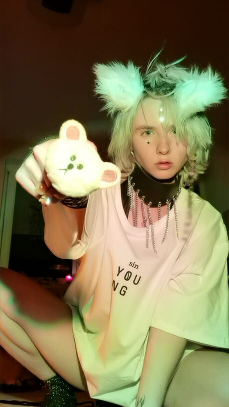 Alien Priestess star hot gallery