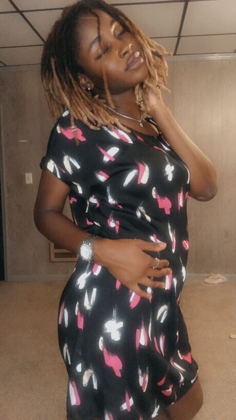 I juicyy model high quality images