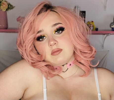 Squeaks art actress photos