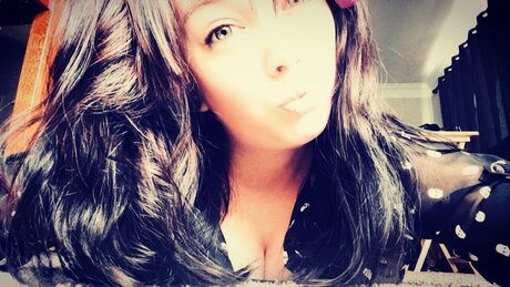 TayC exclusive model photo