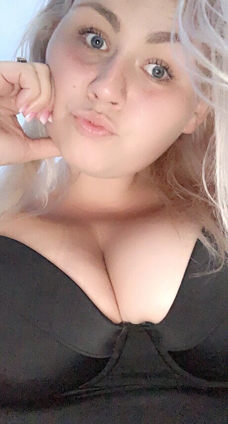 Tasty Tiffanyy_ exclusive pornstar image