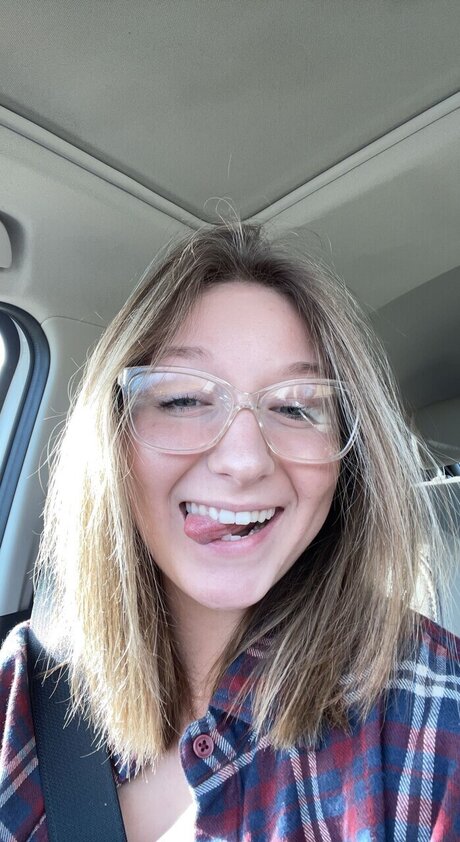 Kara Willard model nice photo