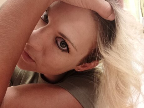 Toni Sky high quality star images