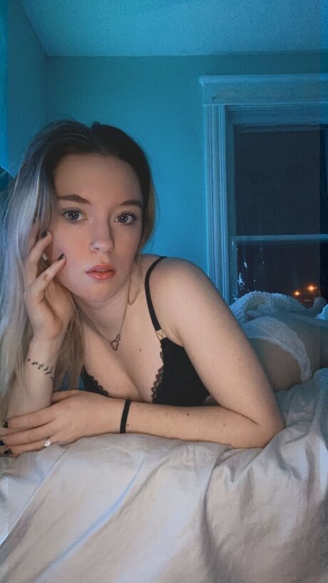 Katie Tooman nude model pic