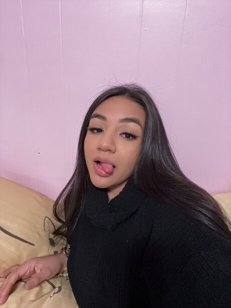 Salleny Cruz pornstar sexy photos