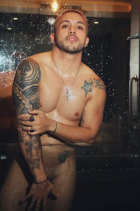 Ricardo Rodriguez top actress pic