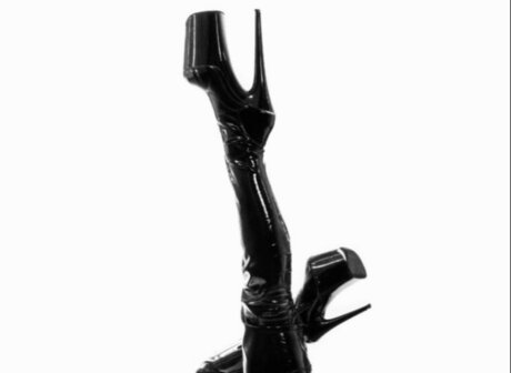 Feet4U87 model hot photo