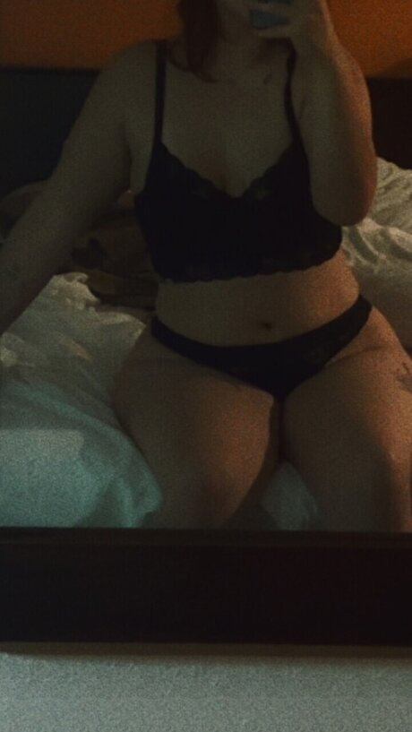 Phoenixxx model adult image