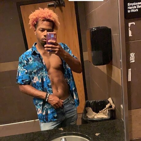 Buuzz model erotic images