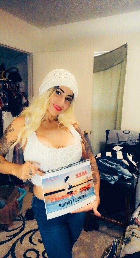 Roxanne Saldana free model pic