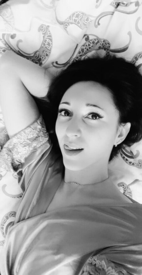 Kris Milano star naked image