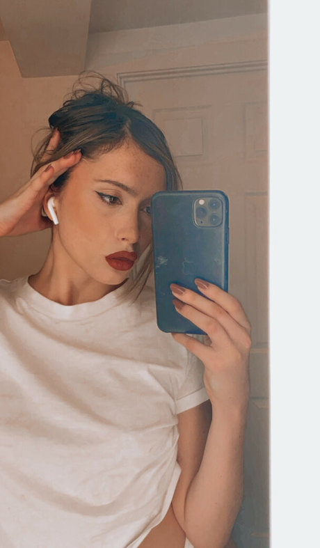 sucking cock onlyfans naked photo