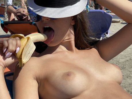 Yoya Grey Quick photo