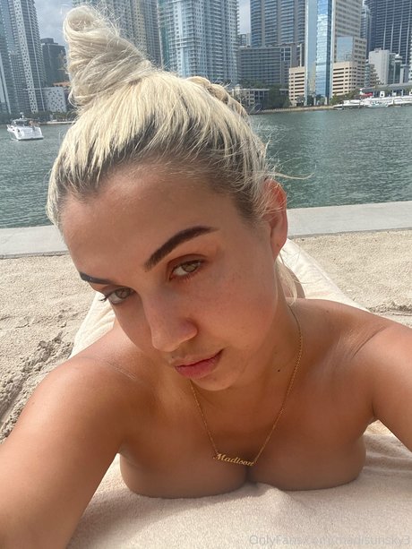 Madisun Sky exclusive actress photo