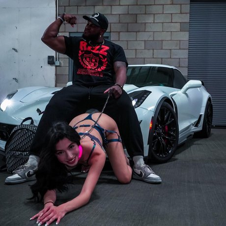 Camila Cream pretty model photo