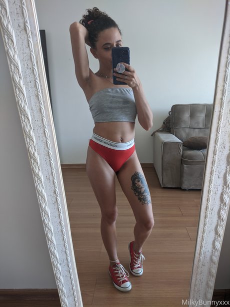 Hairy Angela sex model photo