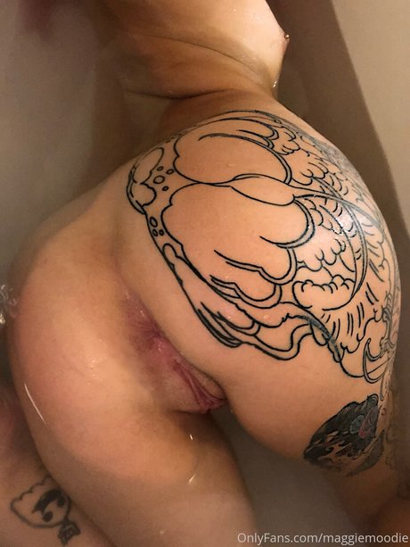 Moodie Maggie model adult pics