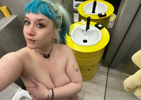 Proxy Paige art star photo