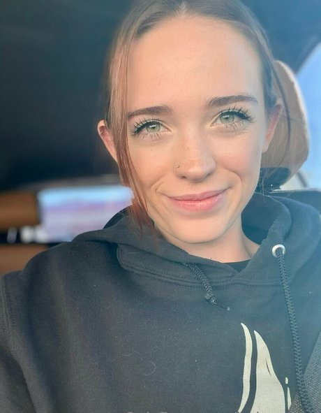 babyzoeyx xxx pornstar image