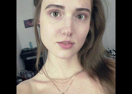 Peas and Pies beautiful actress photo