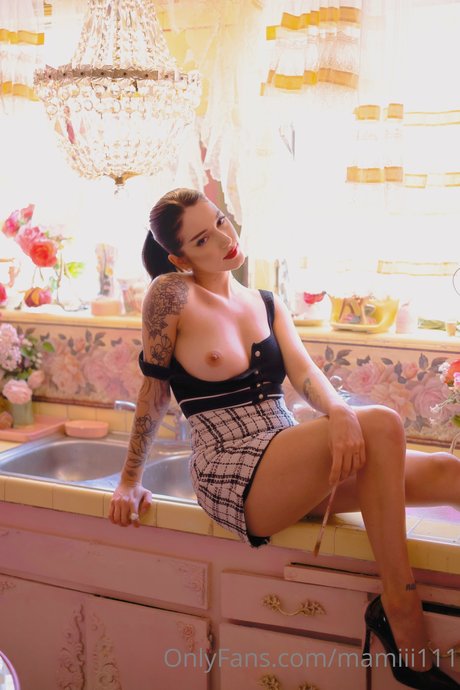 Nami Mami Lune model best photo