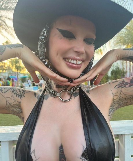 Embodoe erotic pornstar image