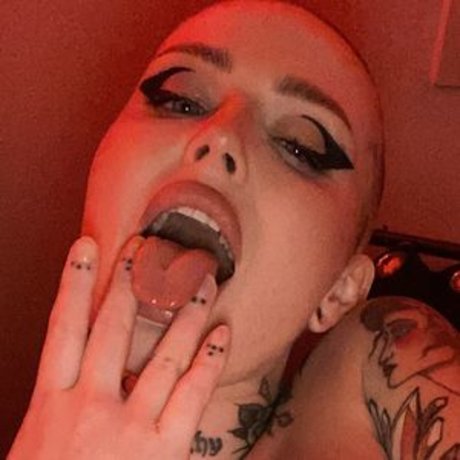 Embodoe pornstar erotic archive