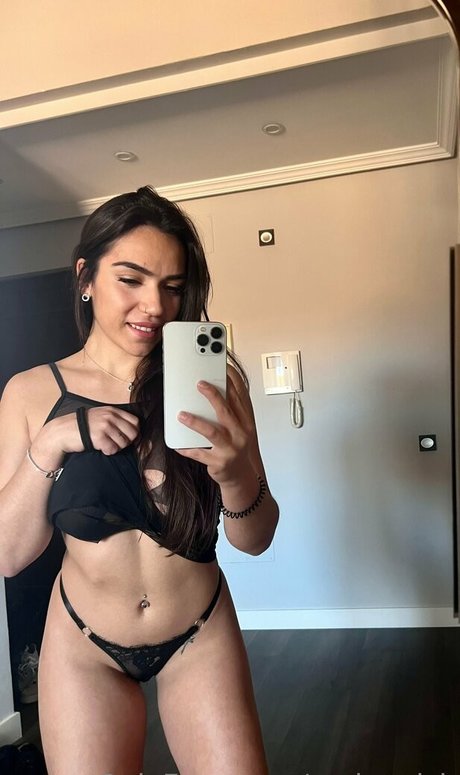 Carlaaaish porn actress photo