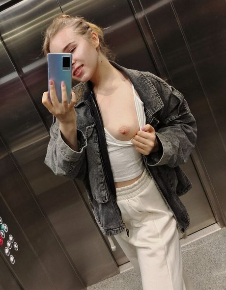 LilRoxxxy nudes pornstar img