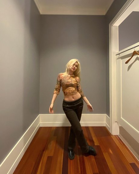 diakimeko free actress photo