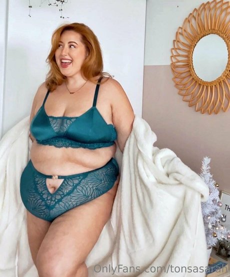 tonsasarah naked pornstar image