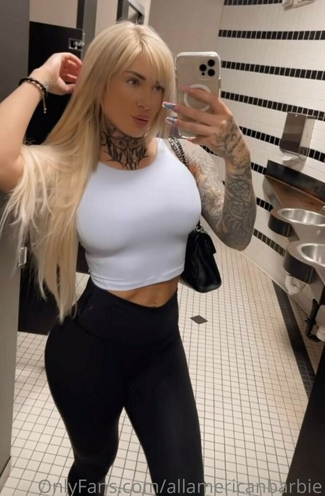 Christina Savoy model nude image