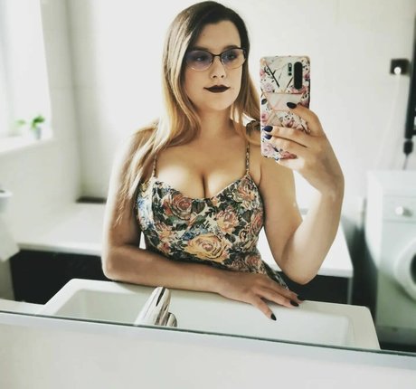 delimbre exclusive actress archive