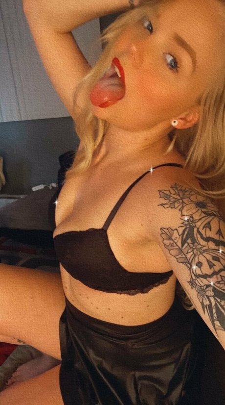 tattooed shemale onlyfans pornos image