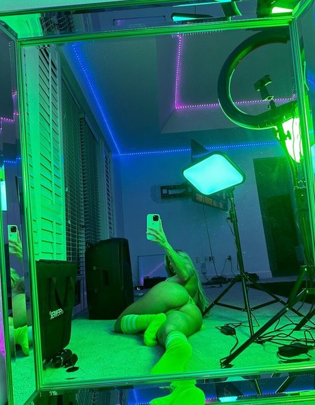 Emilyy Wild model perfect archive