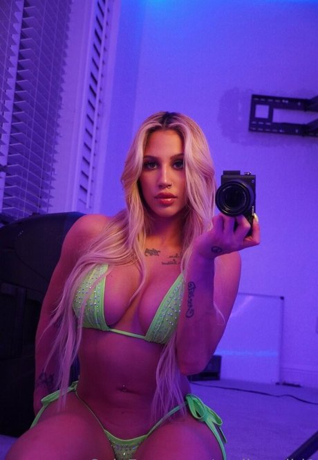 Emilyy Wild nice pornstar gallery