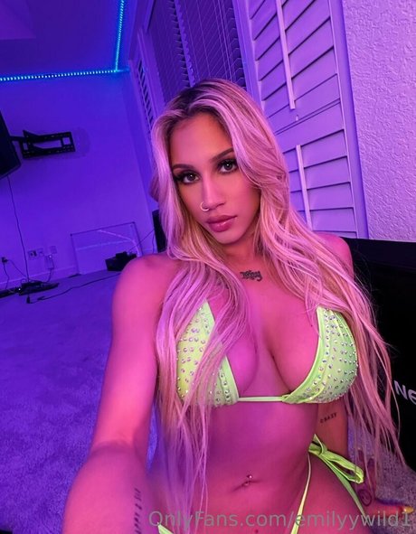 Emilyy Wild model nudes pic