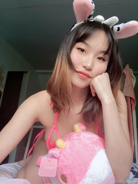 Lilypaddie pretty model pic