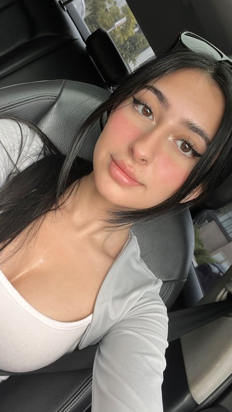 Sophia Romaro model sexy pics