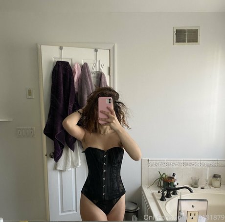 Gaiafaeye nudes model pics