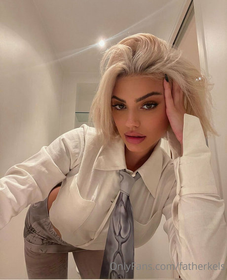 Kelsey Calemine star archive