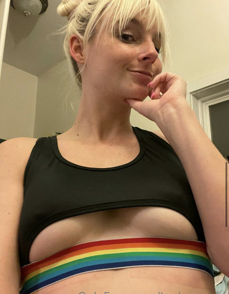 Taylorwould porn model pic